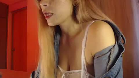 FREYJA LOREN online show from February 2, 6:10 pm