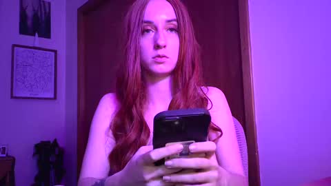 FreyaTheGemini online show from December 24, 1:27 am