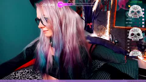 Frida A boost to fortune for the one who gives a thumbs up and a bonus lucky for those who support me by joining the fanclub online show from December 10, 3:30 am