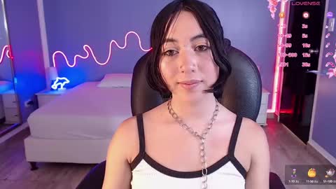 frida_lassi_ online show from February 26, 7:51 pm