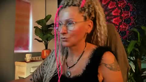 Frida Tander online show from May 27, 5:15 am