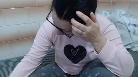 Ella online show from December 3, 6:35 am