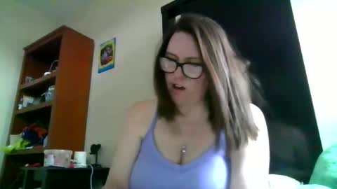 fuzzypeaches87 online show from March 19, 5:50 pm