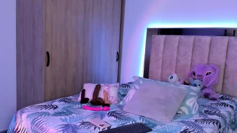 gatecharlotte_ online show from December 3, 2:23 am