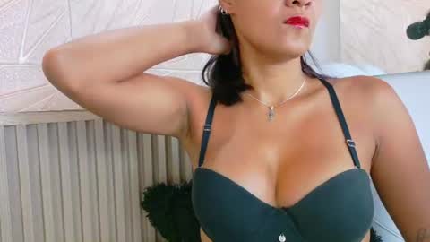 gaviluc_ online show from June 10, 12:26 pm