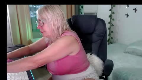 Ghertrudequeen online show from June 2, 4:35 am
