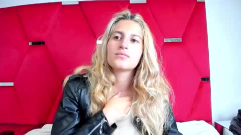 GiaRoussel online show from February 2, 7:35 pm