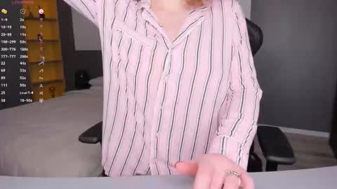 gigihadd online show from February 18, 5:01 pm