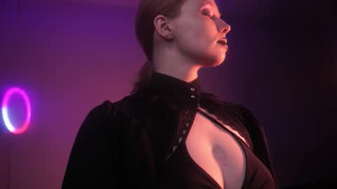        im expecting 350 thumbs up on my altar   online show from October 12, 10:34 pm