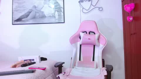 giorgina_montiere online show from January 22, 9:00 pm