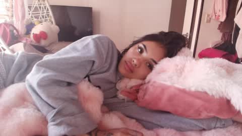 giovanna_oliveria online show from May 30, 8:49 pm