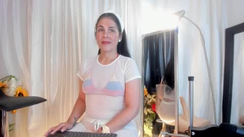 Girasol Walton online show from March 18, 2:00 pm