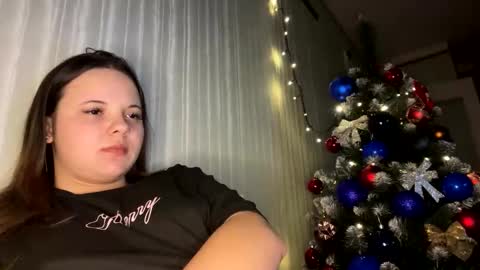 girl_shy07 online show from December 18, 12:48 am