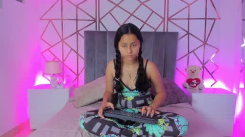 GISELLE ROLDAN online show from February 5, 11:44 am