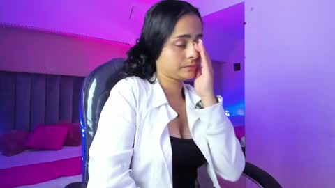 GISELLE ROLDAN online show from June 4, 3:45 am