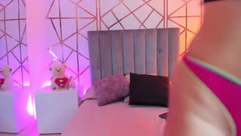 GISELLE ROLDAN online show from February 12, 11:40 am