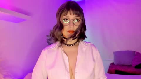 Mimi online show from October 15, 7:05 pm