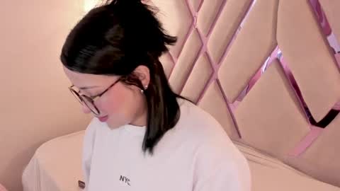 M A R T I N A  online show from April 9, 12:32 pm