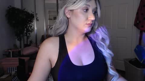 Goddess Emmy online show from December 3, 3:20 am