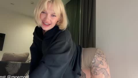 Aline meow   online show from April 4, 2:27 pm