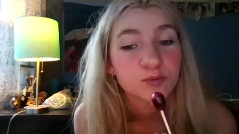 golfgirlcarly online show from July 22, 12:00 am