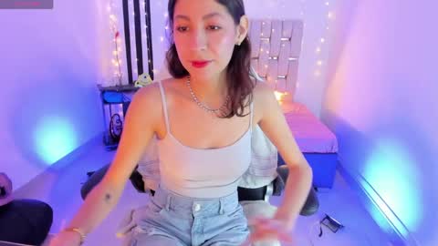 i am Jessi  I love animals and drawing I hope to get along with everyone. XOXO online show from April 15, 7:58 pm