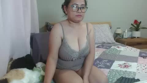 gorgeouslyn09 online show from March 30, 10:09 pm