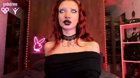    online show from October 4, 10:25 pm