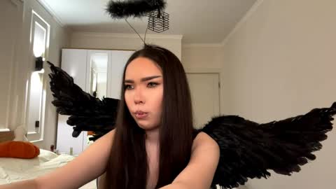 Alana online show from May 9, 1:35 pm