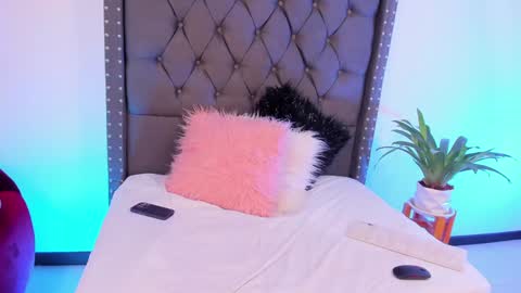 Samy Velvet    dayatorres 23 Followme online show from December 10, 8:38 pm