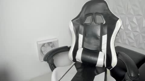 hade_x online show from March 4, 5:19 pm