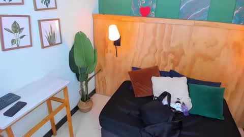 Halley Lorens online show from October 11, 7:05 pm