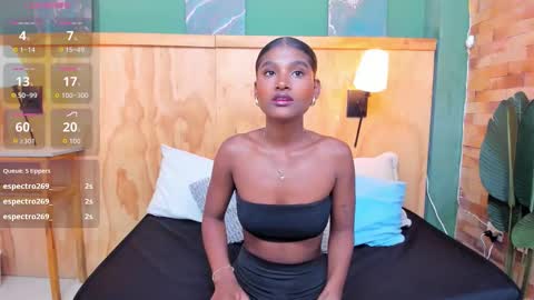 Halley Lorens online show from February 21, 7:36 pm