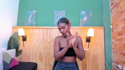 Halley Lorens online show from February 4, 7:28 pm