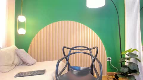 Halley Lorens online show from February 17, 7:24 pm