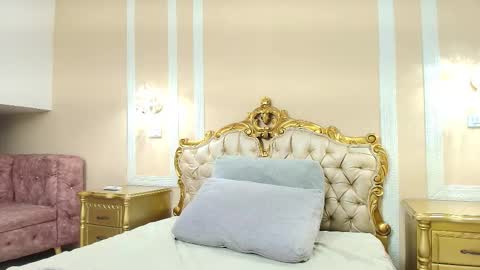 Hallie Stone online show from February 20, 12:50 pm