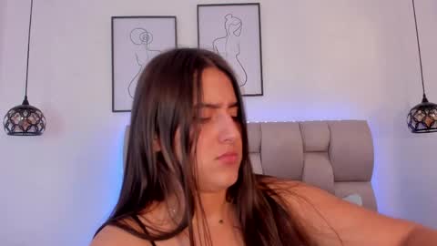 hanna__evans_ online show from March 30, 12:05 pm