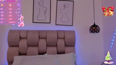 hanna__evans_ online show from December 14, 12:11 pm