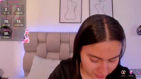 hanna__evans_ online show from March 3, 12:00 pm