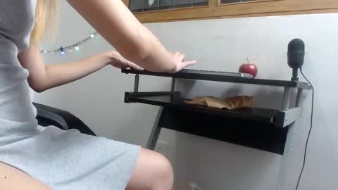 Hanna Palmer online show from December 21, 1:32 pm