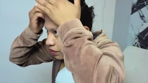 hanna_goldenst online show from November 24, 7:05 pm