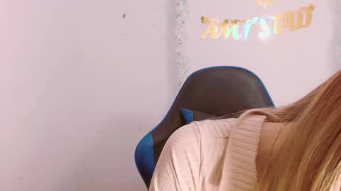 Hannah 027 online show from October 7, 1:48 pm