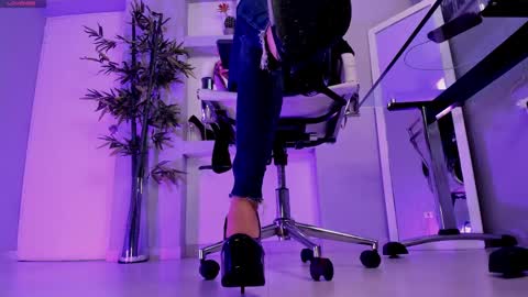 HANNAH HOWELL online show from March 12, 9:44 am