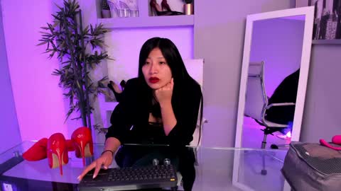 HANNAH HOWELL online show from January 27, 11:54 am