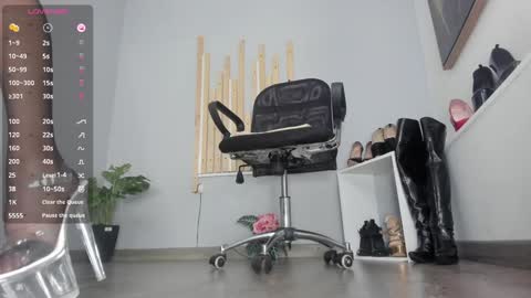 HANNAH HOWELL online show from December 3, 11:21 am