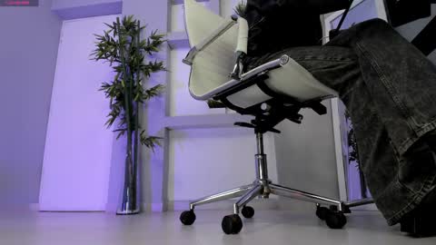 HANNAH HOWELL online show from February 12, 9:42 am