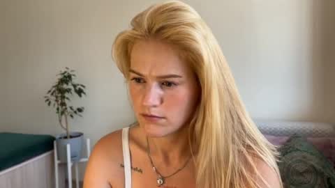hannah levis  online show from June 30, 8:58 am