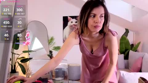 Hannah online show from March 25, 5:11 am