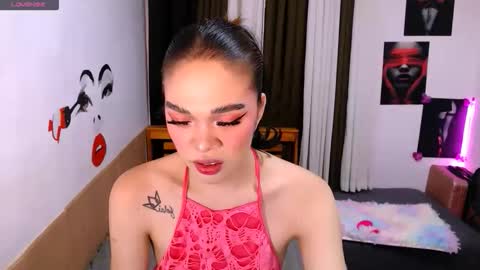 HANNAH online show from April 13, 5:58 pm