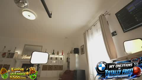 Hannah James online show from May 11, 4:04 pm
